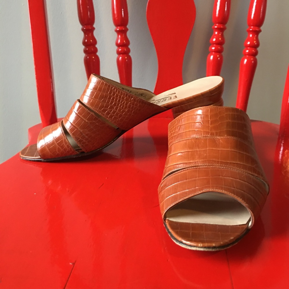 Salvatore FERRAEGAMO leather sandals 7.5
